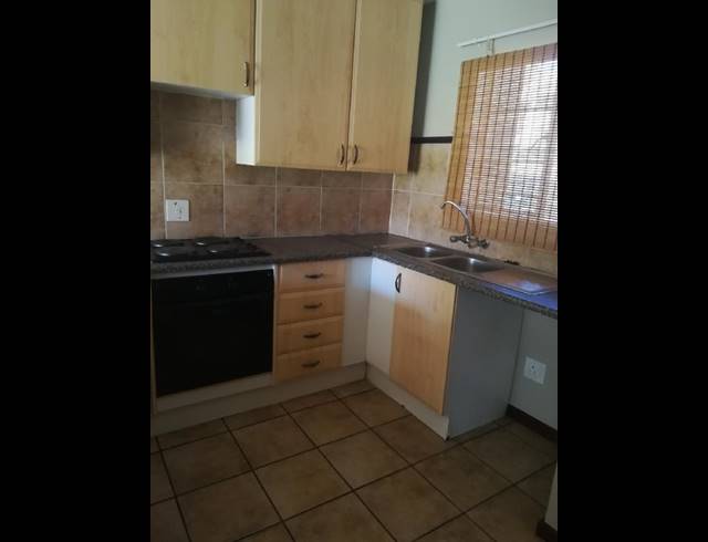 2 BEDROOM PROPERTY TO RENT IN MOOIKLOOF RIDGE ESTATE